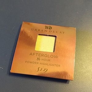 BOGO 1/2 off - Urban Decay Highlighting Powder